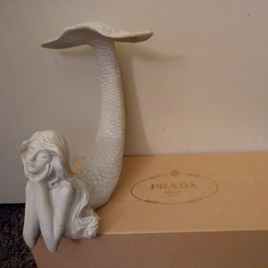 mermaid statue